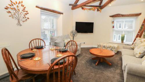 Howard's Hideaway - Photo 5