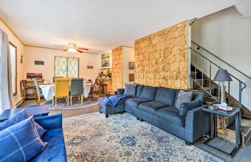 Walk to Lake Game Room Getaway in Pocono Summit! - Foto 3