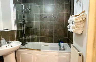 2Bedroom Gem at Golborne, Warrington with Free Parking - Contractor Friendly - Foto 23