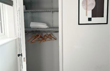 Stunning apartment in Beckton with Private Entrance - Photo 19