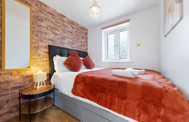 Stunning 1 Bedroom Apartment in Dagenham - Photo 1