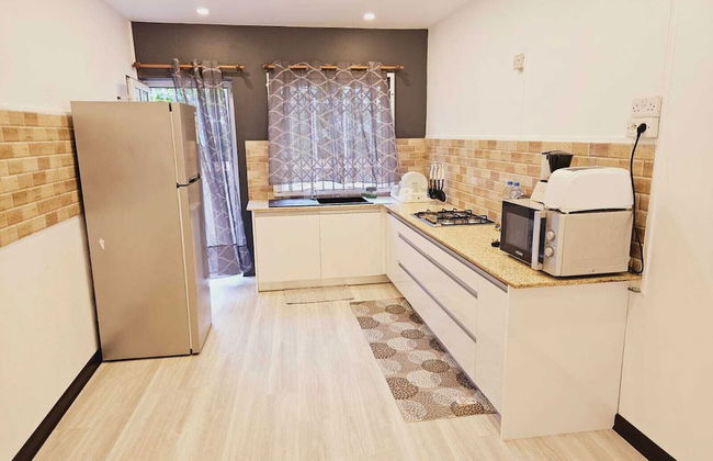 Captivating 3-bed Apartment in Flic en Flac - Photo 7