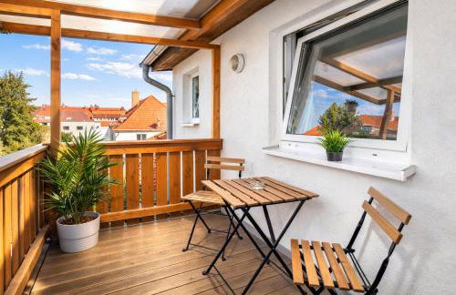 Larooms Merseburg - Apartment LP01 - 2 Zimmer, 2 Einzelbetten, 1 Doppelbett, große Couch, Küche, Balkon, Waschmaschine - Foto 1