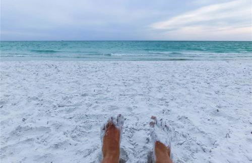 AMI/Holmes Beach - 3/2 Home - Private Heated Pool and Yard - walk to beach - Photo 26