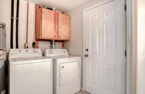 Beachside snowbird escape with fenced yard & washer/dryer - walk to beach access - Foto 27