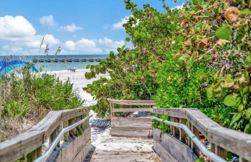 Cheerful Pelican on Anna Maria Island - Photo 44