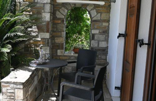 Tranquil Infinity Pool Getaway (private jacuzzi and steam bath, pool, garden, sea and city views) - Foto 33