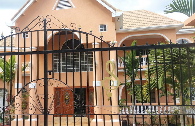 Mountain Top Villa - Photo 31