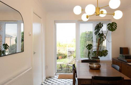 Cosy mid century Stockport with views, dog walks, woodburner - Foto 50