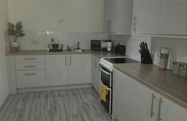 New 4bedroom house near Manchester Airport - Photo 15
