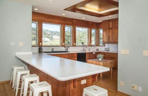 Private Home with Breathtaking Ocean Views - walk to Beaches Restaurants - Foto 14