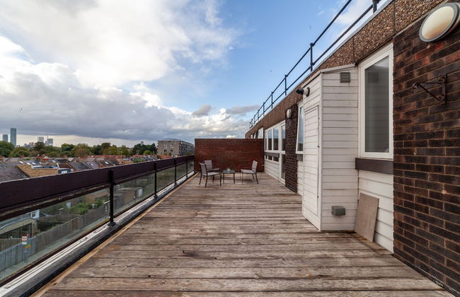 High-End 2 Bed Flat near Westfield London - Photo 28