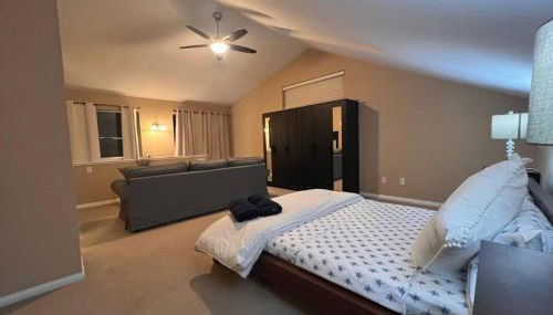 A master suite with own kitchenette and bath - Photo 2