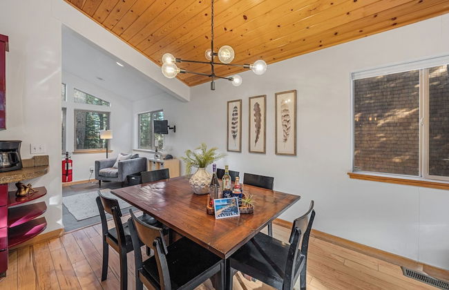 Moosetrack by Avantstay Cozy Cabin In The Of Tahoe Donner w/ Hot Tub - Foto 12