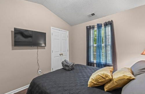 Spectacular Quiet Townhome with Modern Comfort - Foto 17