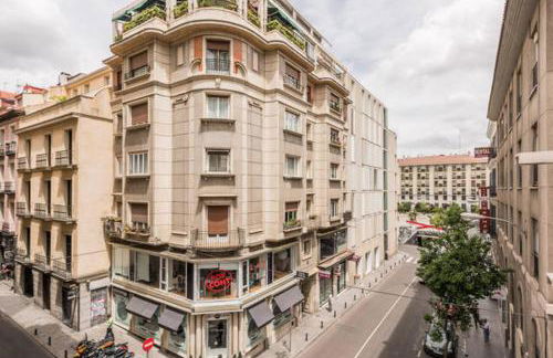 M&F Apartaments Gran Via - Photo 39