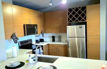 Skyline Serenity- Gym, Walk to Bars and Restaurants - Foto 16