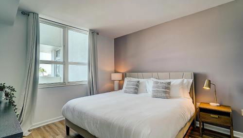 Coconut Grove 1 bedroom condo parking included - Foto 4