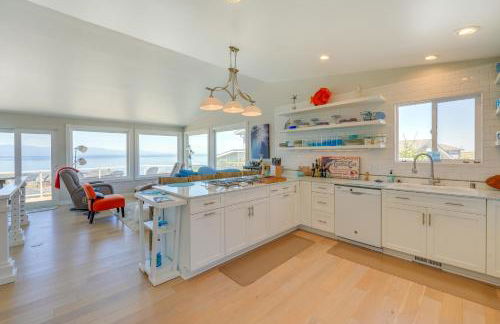 Stunning Home in Coupeville with Deck and Beach Access - Foto 5