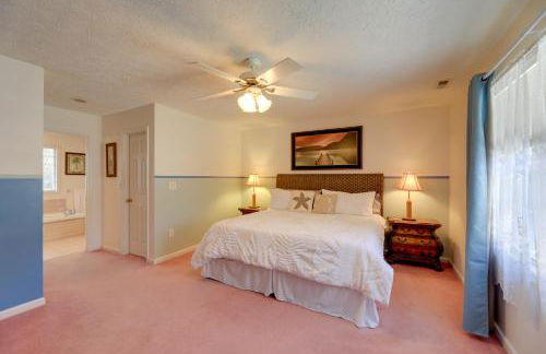 Pine Knoll Shores Getaway - Walk to Beach! - Foto 16