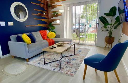 The Botanical Retreat, King Comfort & Poolside Peace - Photo 1