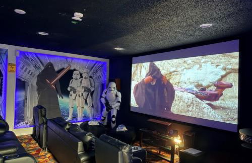 Amazing Star Wars Villa with Arcade & Theater, Private Pool, 3 King, Near Disney - Photo 11