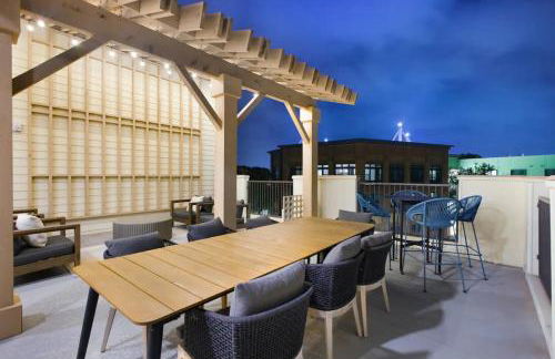 Modern 2BR Retreat- Prkng,Near Rvrwlk & Conv Ctr - Foto 52