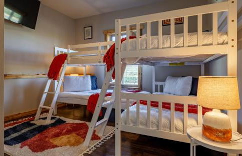 The Yellowstone - Spacious Wapiti Valley Cabin with Stunning Views! - Foto 23