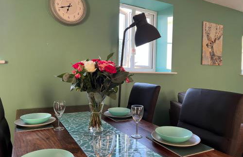 The Orchid-Central Beeston-Private Apartment-SmartTV-Free Wi-Fi-Tram-Parking - Foto 16