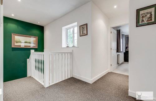 Silver Stag Properties Large 4 bed Property - Photo 32