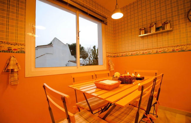 Suitur beachfront duplex with pool and sea views - Photo 16