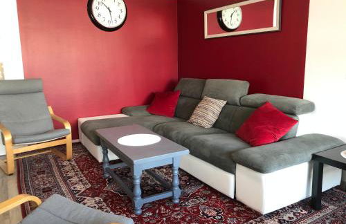 BedinReims "burgundy bottle" 110m2 Exceptional, 4 chambres doubles, 2 bain, free park & wifi, tout équipé - Foto 3