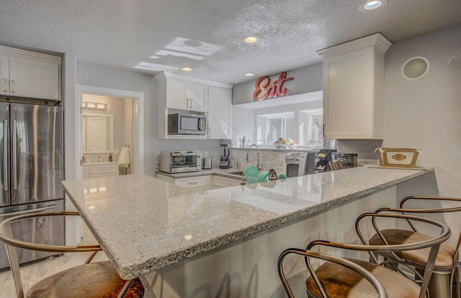 Verdant Oasisluxury, Traveler's Home W/hottub! - Foto 17