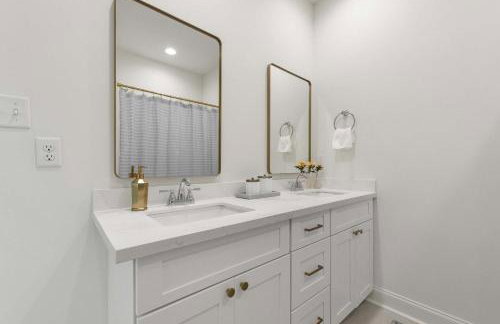 New Champion Cottage - 2BR Retreat Near Sportsplex - Foto 29