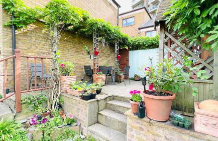 Amazing Location - City of London- 2 Bedroom Stunning Canal View House With Private Garden,Parking & Balcony - Foto 76
