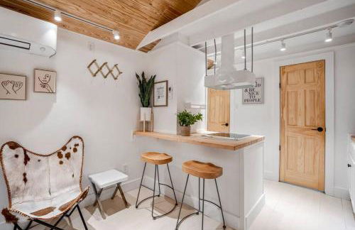 Historic Heights Rustic Urban Tiny Cabin - Foto 2