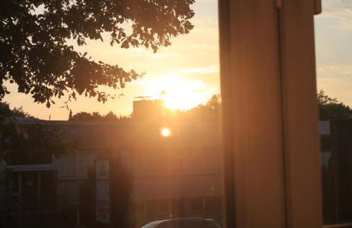 R B Apartment am Airport Hamburg - 1-4 Personen - Küche - Smart TV - Waschtrockner - kostenloser Parkplatz - perfekt für Geschäftsreisende und Familien - Foto 29