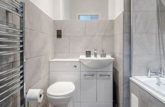 Stunning Newly Furnished Ground Floor Apartment - Foto 28