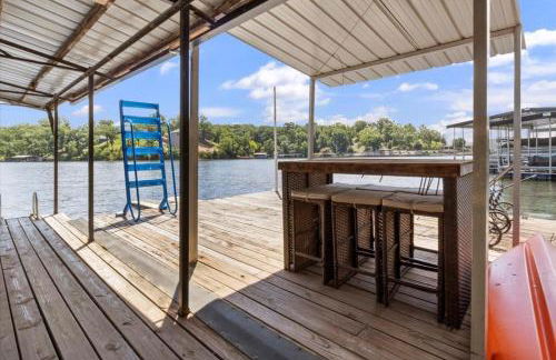 Pet Friendly A Frame w/ Private Dock & Great Lake Views - Foto 46