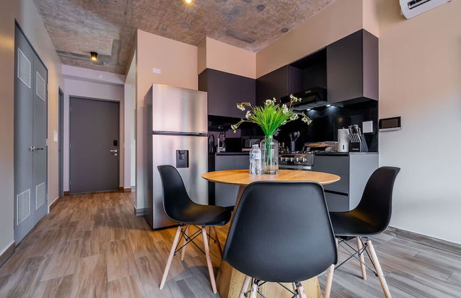 w Majestic 1BR w Great Pool in Centriqo - Foto 13