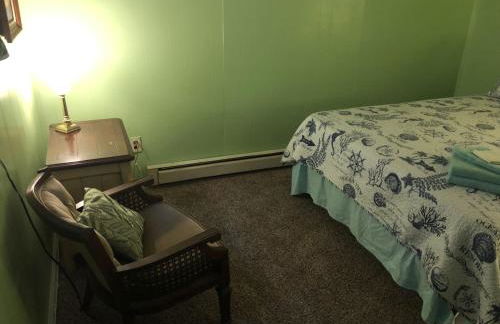 Rustic BEACH FRONT Basement Apt, Pet Friendly Wi-Fi apts - Foto 17