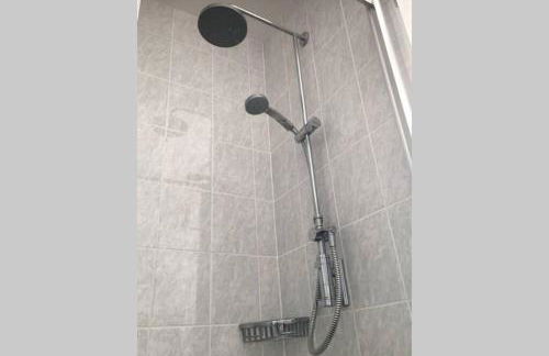 Entire Ground Floor Apartment - West Bay - Photo 15