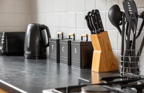 CONTRACTORS, Central MK, Free off street Parking, close to amenities, Managed by Chique Properties Ltd - Foto 26