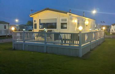 L25 L&g caravan hire 6 berth millfields family only and lead person must be over 30 MAX 4 ADULTS - Foto 1