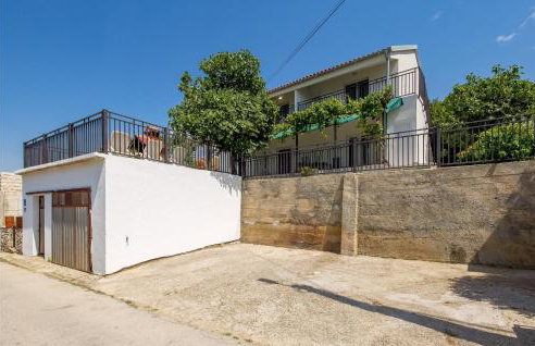 1 Bedroom Lovely Apartment In Vlasici - Foto 10