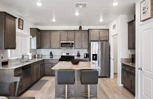 Views, Gameroom, Saltwater Pool & Hot tub, Firepit by MariamsBnb - Foto 25