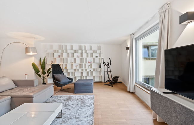 Modern Apt Old Town w Panoramic View ID4 - Photo 11