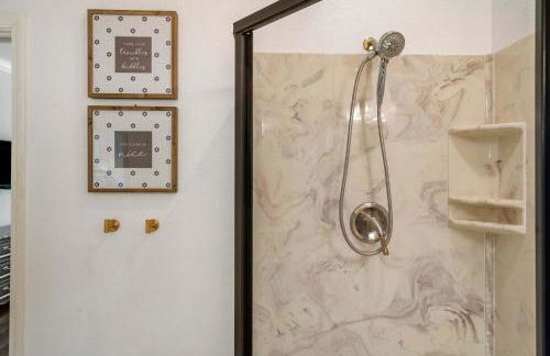 Kings Hideaway - Near DT! - Foto 52