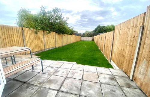 Isleworth House with Garden & private parking - Photo 28