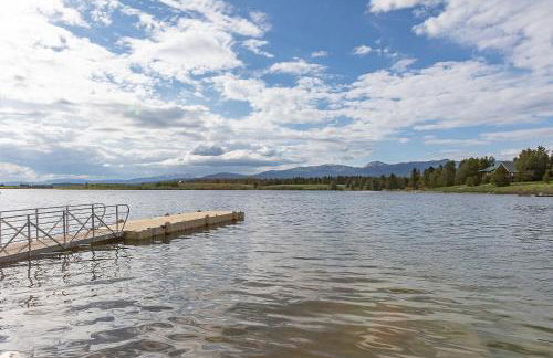 Uncle Chris Cabin by KABINO Air Conditioning Smart TVs Chefs Kitchen Spacious WiFi Grill Bills Island Reservoir Fishing - Foto 3